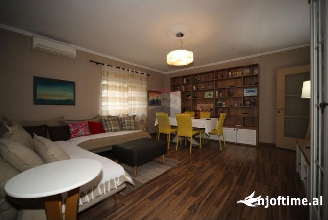 Shtepi me qera 2+1 ne Tirane - 700 Euro