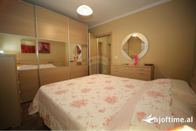 Shtepi me qera Apartament ne Tirane, 2+1, Mobilimi E mobiluar, Pagesa 700  Euro.