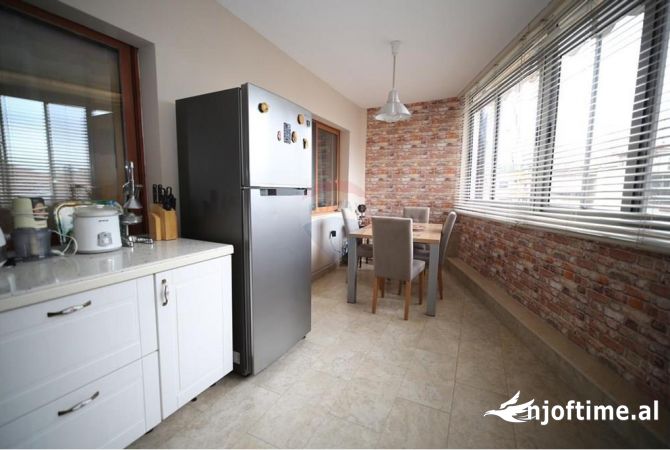 Shtepi me qera Apartament ne Tirane, 2+1, Mobilimi E mobiluar, Pagesa 700  Euro.