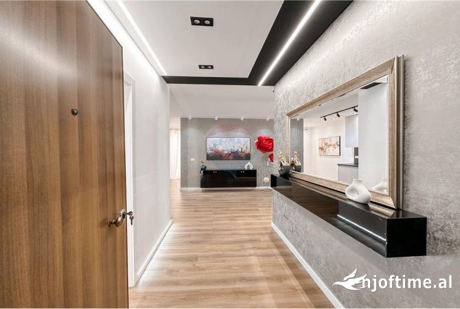 Shtepi ne shitje Apartament ne Tirane, 2+1, Mobilimi Pjeserisht e mobiluar, Pagesa 264,000  Euro.