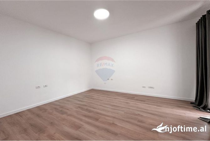 Shtepi ne shitje Apartament ne Tirane, 2+1, Mobilimi Pjeserisht e mobiluar, Pagesa 264,000  Euro.