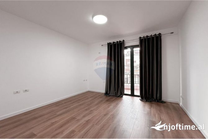 Shtepi ne shitje Apartament ne Tirane, 2+1, Mobilimi Pjeserisht e mobiluar, Pagesa 264,000  Euro.