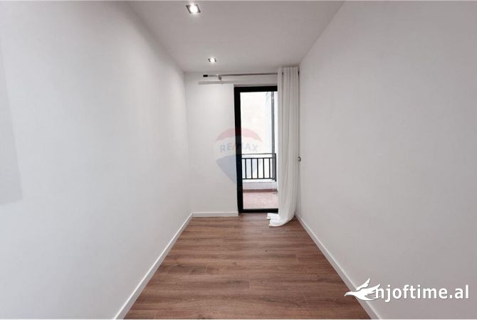 Shtepi ne shitje Apartament ne Tirane, 2+1, Mobilimi Pjeserisht e mobiluar, Pagesa 264,000  Euro.