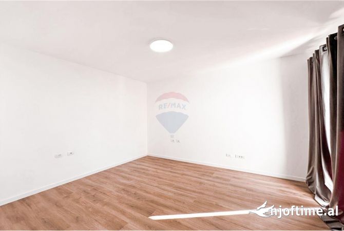 Shtepi ne shitje Apartament ne Tirane, 2+1, Mobilimi Pjeserisht e mobiluar, Pagesa 264,000  Euro.