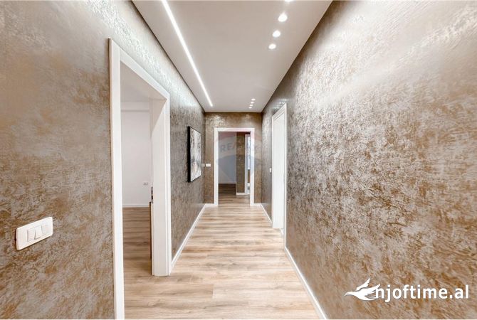 Shtepi ne shitje Apartament ne Tirane, 2+1, Mobilimi Pjeserisht e mobiluar, Pagesa 264,000  Euro.