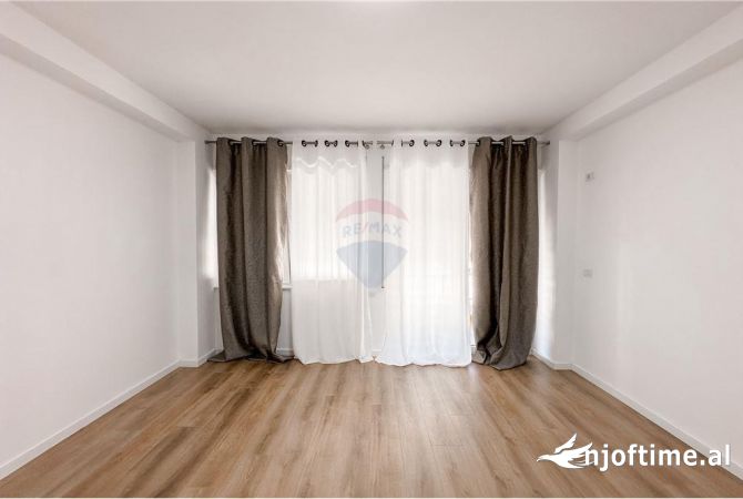 Shtepi ne shitje Apartament ne Tirane, 2+1, Mobilimi Pjeserisht e mobiluar, Pagesa 264,000  Euro.