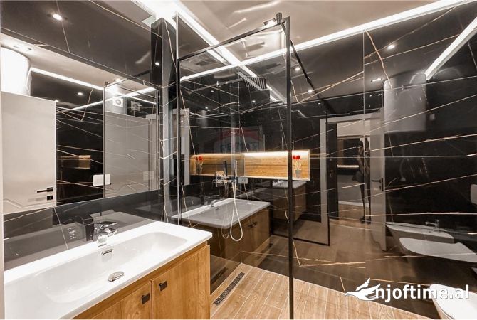 Shtepi ne shitje Apartament ne Tirane, 2+1, Mobilimi Pjeserisht e mobiluar, Pagesa 264,000  Euro.