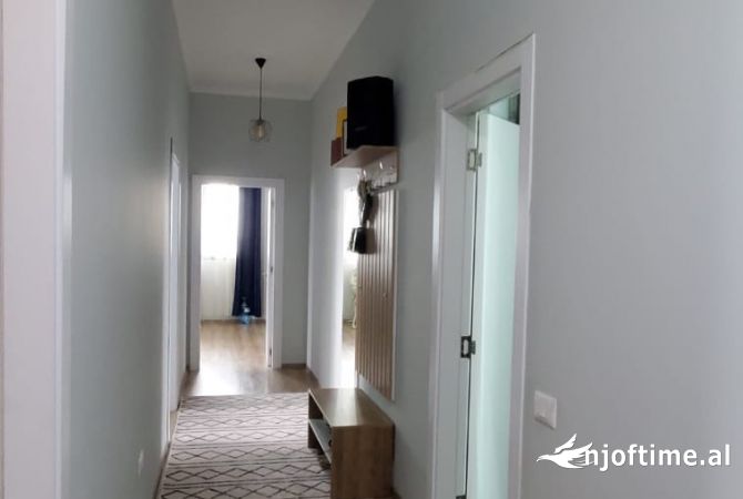 Shtepi me qera Apartament ne Tirane, 2+1, Mobilimi E mobiluar, Pagesa 900  Euro.