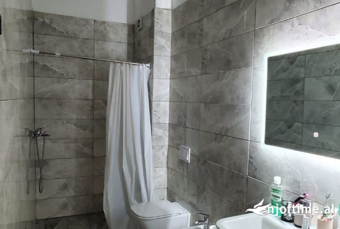 Shtepi me qera Apartament ne Tirane, 2+1, Mobilimi E mobiluar, Pagesa 900  Euro.