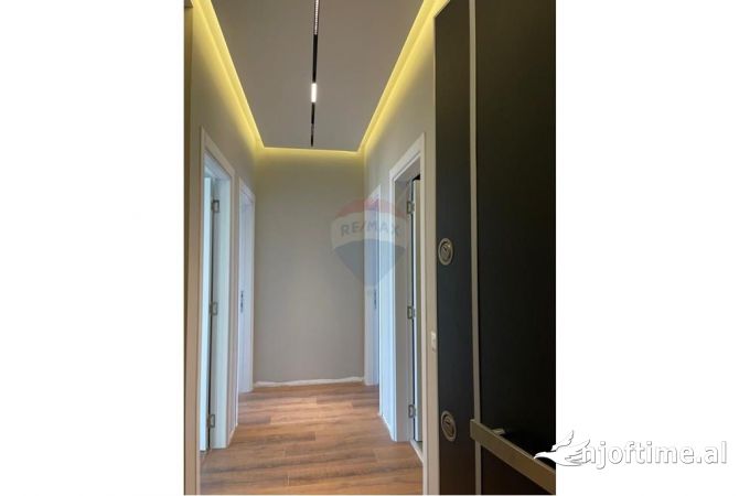 Zyre per qira+ parkim te perfshire, Farmacia 10