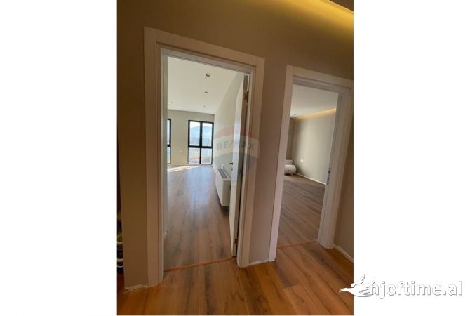 Zyre per qira+ parkim te perfshire, Farmacia 10