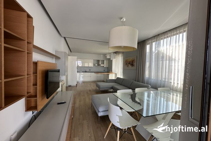 Shtepi me qera 2+1 ne Tirane - 1,300 Euro