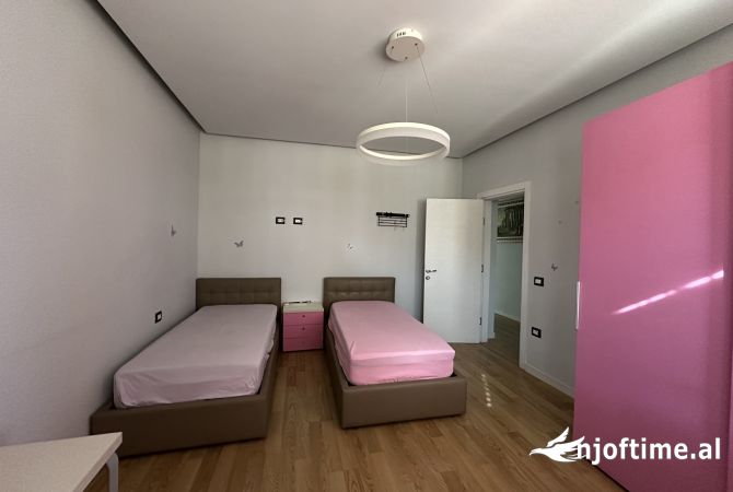 Shtepi me qera Apartament ne Tirane, 2+1, Mobilimi E mobiluar, Pagesa 1,300  Euro.
