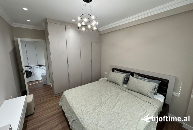 Shtepi me qera Apartament ne Tirane, 3+1, Mobilimi E mobiluar, Pagesa 1,000  Euro.