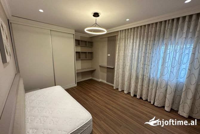 Shtepi me qera Apartament ne Tirane, 3+1, Mobilimi E mobiluar, Pagesa 1,000  Euro.