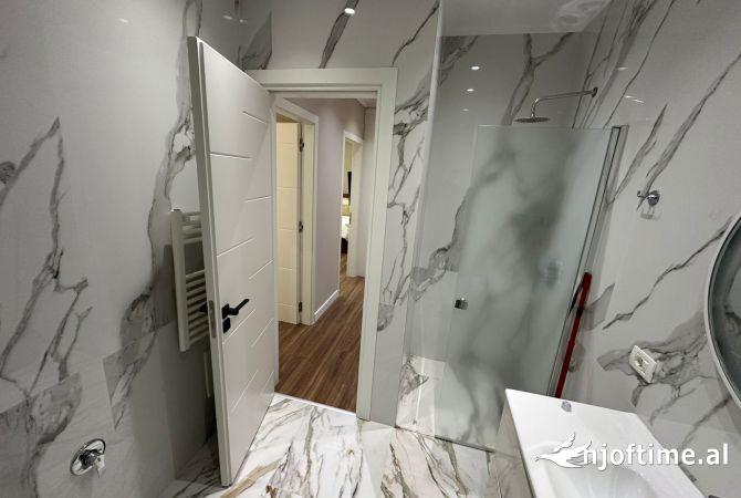 Shtepi me qera Apartament ne Tirane, 3+1, Mobilimi E mobiluar, Pagesa 1,000  Euro.