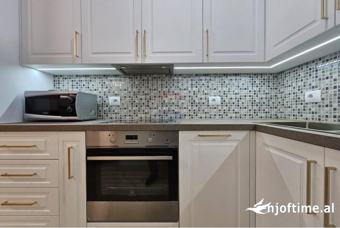 Shtepi me qera Apartament ne Tirane, 2+1, Mobilimi E mobiluar, Pagesa 800  Euro.