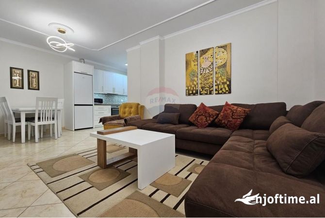 Shtepi me qera 2+1 ne Tirane - 800 Euro