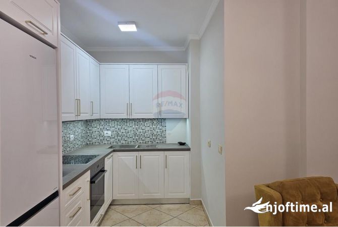 Shtepi me qera Apartament ne Tirane, 2+1, Mobilimi E mobiluar, Pagesa 800  Euro.