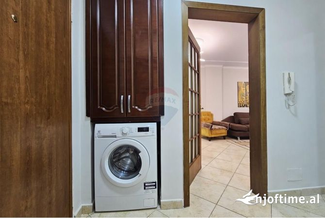 Shtepi me qera Apartament ne Tirane, 2+1, Mobilimi E mobiluar, Pagesa 800  Euro.