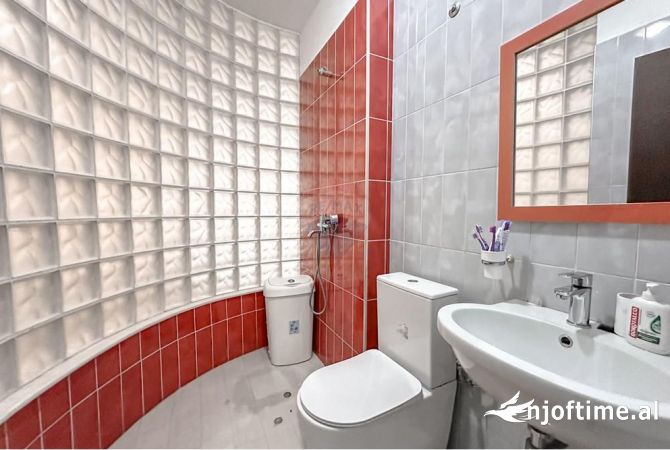 Shtepi me qera Apartament ne Tirane, 2+1, Mobilimi E mobiluar, Pagesa 950  Euro.