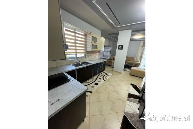 Shtepi me qera 2+1 ne Tirane - 680 Euro