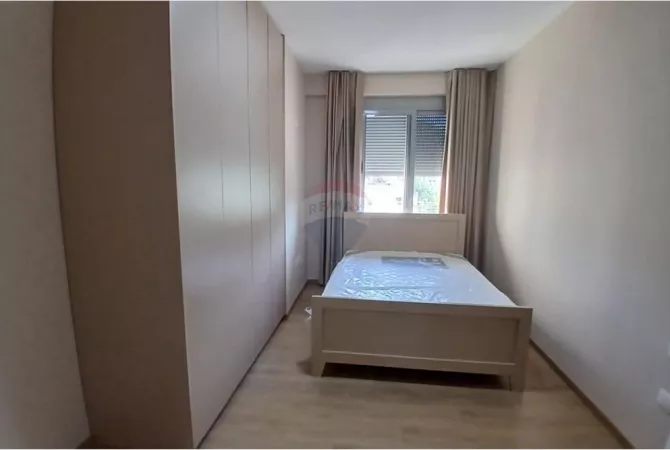 Shtepi me qera Apartament ne Tirane, 2+1, Mobilimi E mobiluar, Pagesa 700  Euro.