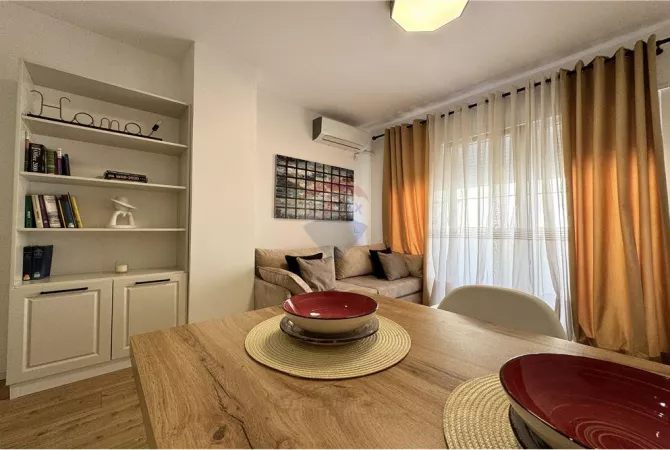 Shtepi me qera Apartament ne Tirane, 1+1, Mobilimi E mobiluar, Pagesa 600  Euro.