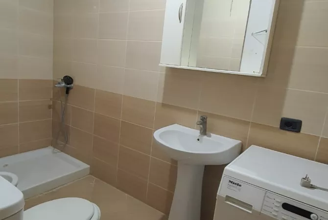 Shtepi ne shitje Apartament ne Tirane, 1+1, Mobilimi E mobiluar, Pagesa 105,000  Euro.
