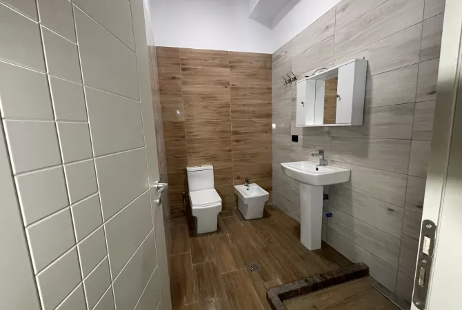 Shtepi me qera Apartament ne Tirane, 2+1, Mobilimi E mobiluar, Pagesa 450  Euro.