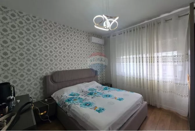 Shtepi ne shitje Apartament ne Tirane, 2+1, Mobilimi Pjeserisht e mobiluar, Pagesa 155,000  Euro.