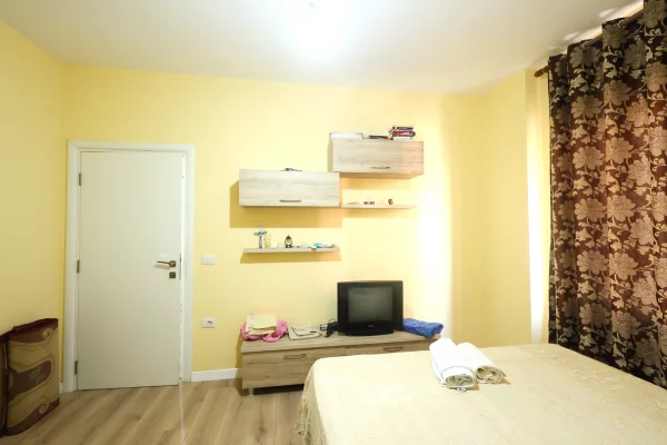 Shtepi me qera Apartament ne Tirane, 1+1, Mobilimi E mobiluar, Pagesa 300  Euro.