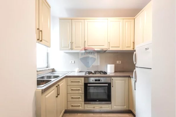 Shtepi me qera Apartament ne Tirane, 2+1, Mobilimi E mobiluar, Pagesa 700  Euro.