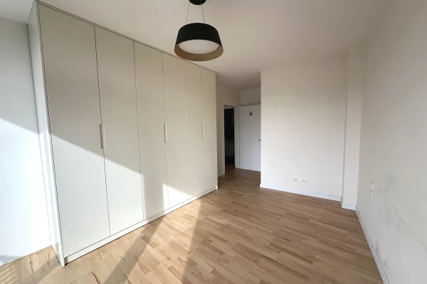 Ambient per zyra me qira Lake View