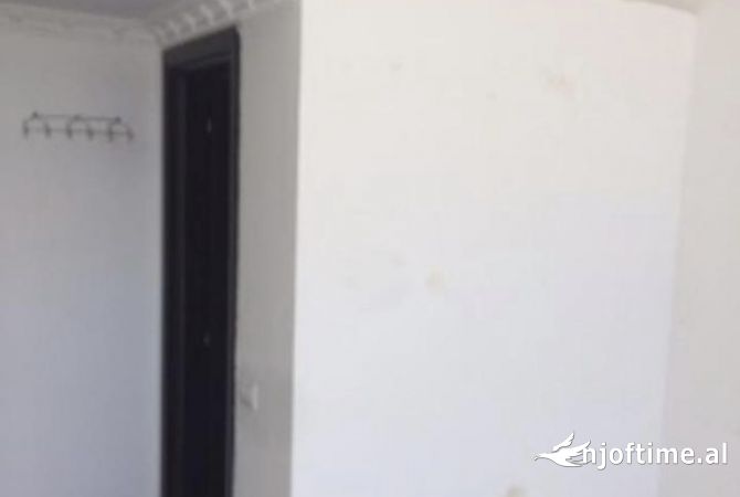 Ambient biznesi me qera 1+1 ne Tirane - 25,000 Leke