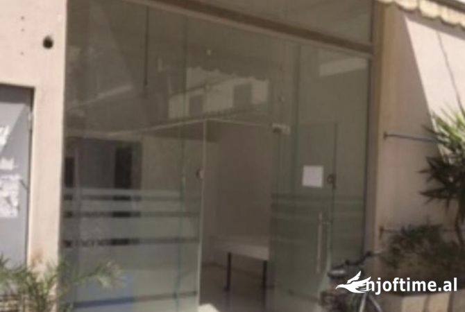 Ambient biznesi me qera 1+1 ne Tirane - 25,000 Leke