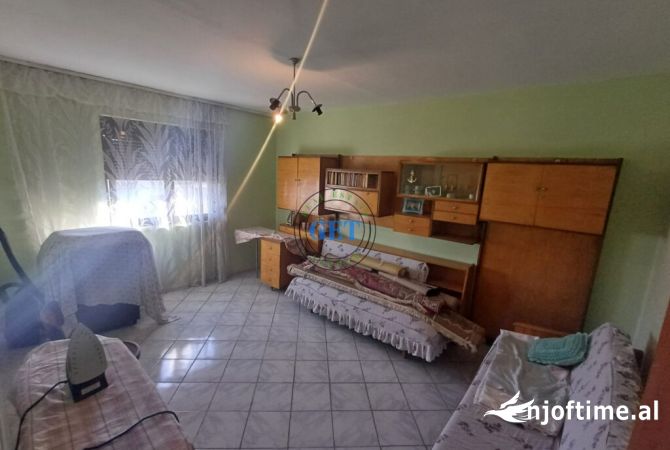 Shtepi ne shitje Apartament ne Durres, 2+1, Mobilimi E mobiluar, Pagesa 75,000  Euro.
