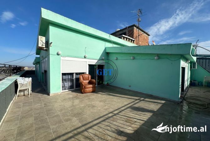 Shtepi ne shitje Papafingo(kati i catise) ne Durres, 4+1, Mobilimi E mobiluar, Pagesa 190,000  Euro.