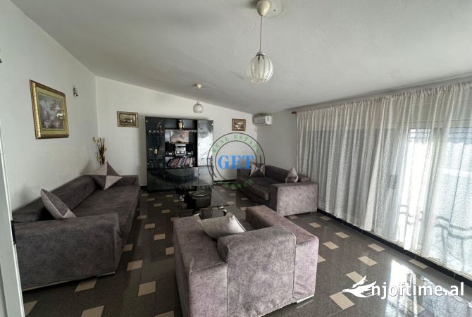 Shtepi ne shitje Papafingo(kati i catise) ne Durres, 4+1, Mobilimi E mobiluar, Pagesa 190,000  Euro.