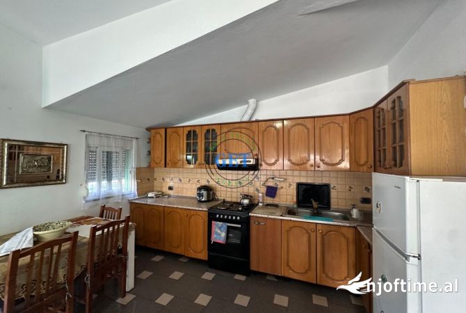 Shtepi ne shitje Papafingo(kati i catise) ne Durres, 4+1, Mobilimi E mobiluar, Pagesa 190,000  Euro.