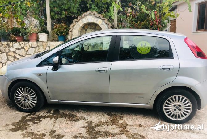 Makina ne shitje ne Tirane - 2,300 Euro