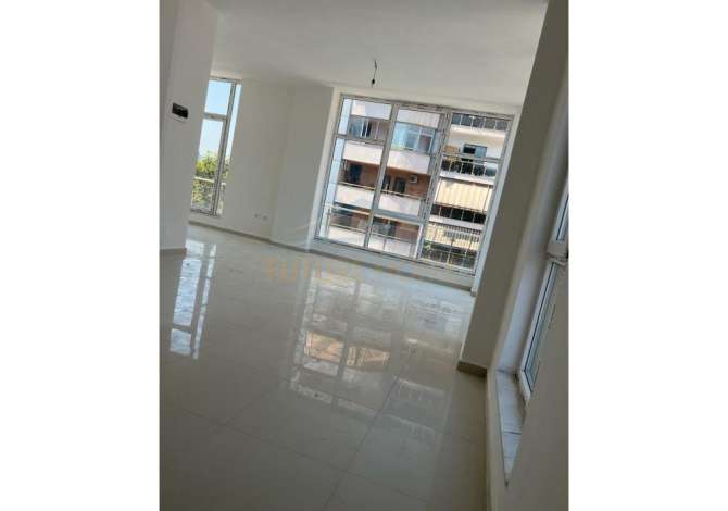 Ambient biznesi me qera 3+1 ne Tirane - 1,200 Euro