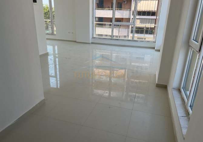 Qera , Ambient Biznesi, Stacioni Trenit, Tirane.