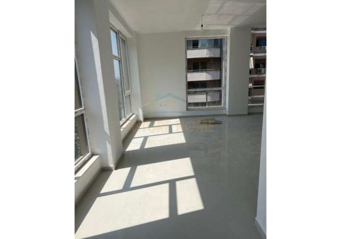 Qera , Ambient Biznesi, Stacioni Trenit, Tirane.