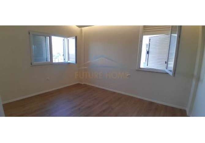 Shtepi ne shitje Duplex(shtepi me 2 kate) ne Tirane, 3+1, Mobilimi Bosh, pa mobiluar, Pagesa 170,000  Euro.