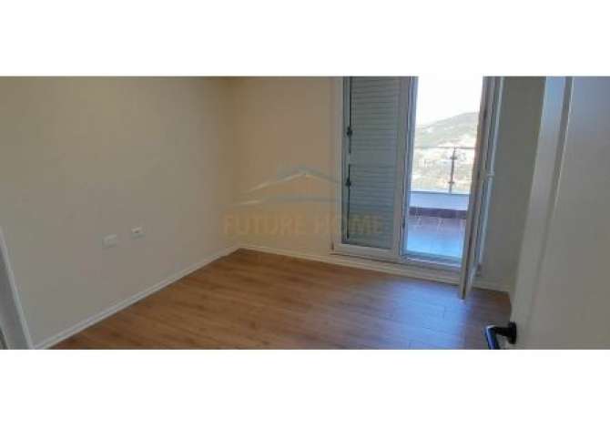 Shtepi ne shitje Duplex(shtepi me 2 kate) ne Tirane, 3+1, Mobilimi Bosh, pa mobiluar, Pagesa 170,000  Euro.