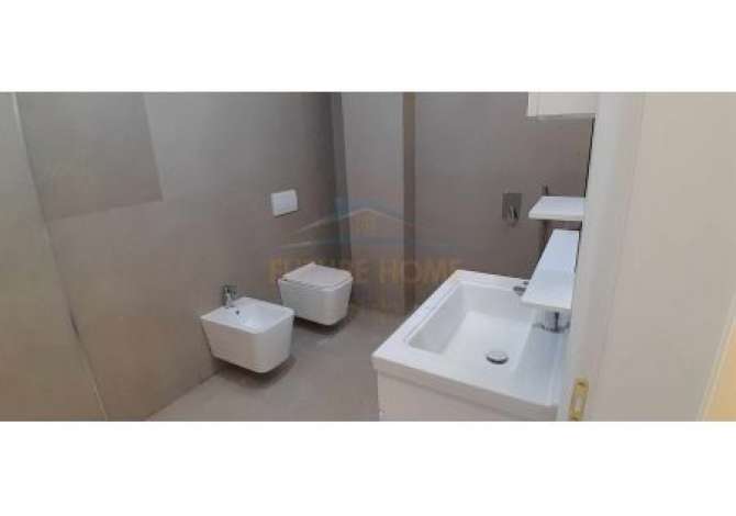 Shtepi ne shitje Duplex(shtepi me 2 kate) ne Tirane, 3+1, Mobilimi Bosh, pa mobiluar, Pagesa 170,000  Euro.