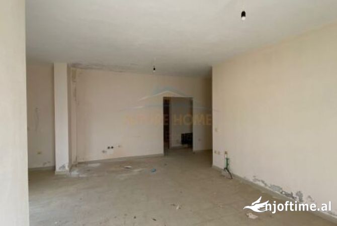 Shtepi ne shitje Apartament ne Sarande, 2+1, Mobilimi Bosh, pa mobiluar, Pagesa 200,000  Euro.