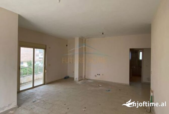 Shtepi ne shitje Apartament ne Sarande, 2+1, Mobilimi Bosh, pa mobiluar, Pagesa 200,000  Euro.