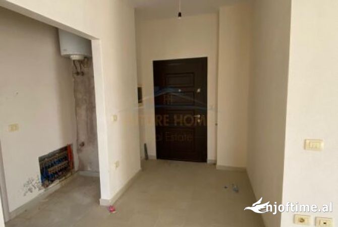 Shtepi ne shitje Apartament ne Sarande, 2+1, Mobilimi Bosh, pa mobiluar, Pagesa 200,000  Euro.